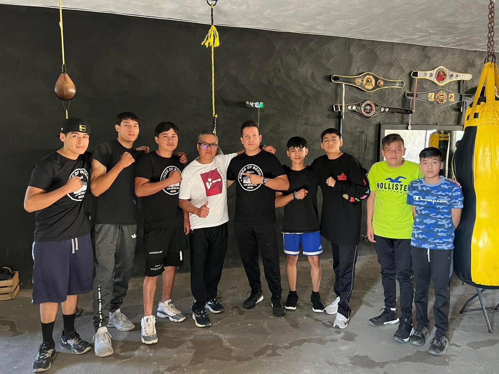 Entrenador con alumnos